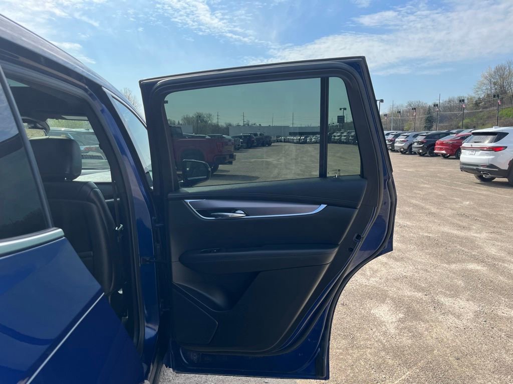 Used 2025 Cadillac XT6 Luxury AWD/4WD image 32