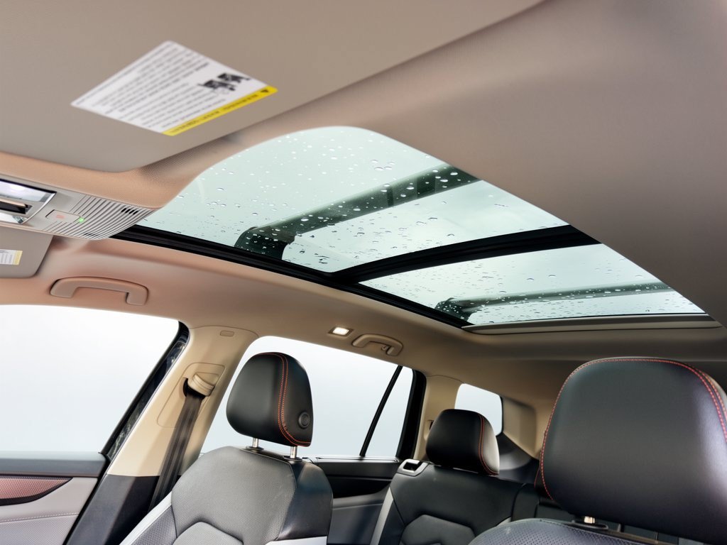 Used 2024 Volkswagen Atlas Peak Edition SE AWD/4WD image 27