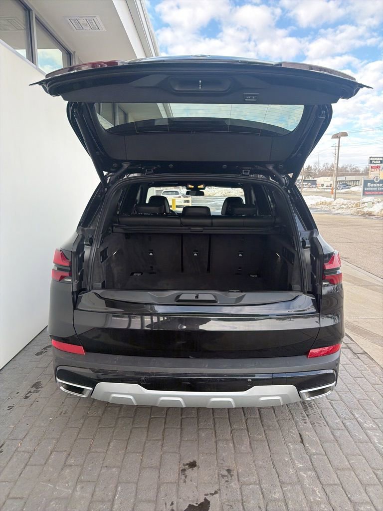 New 2026 BMW X5 xDrive40i w/ Climate Comfort Package image 8