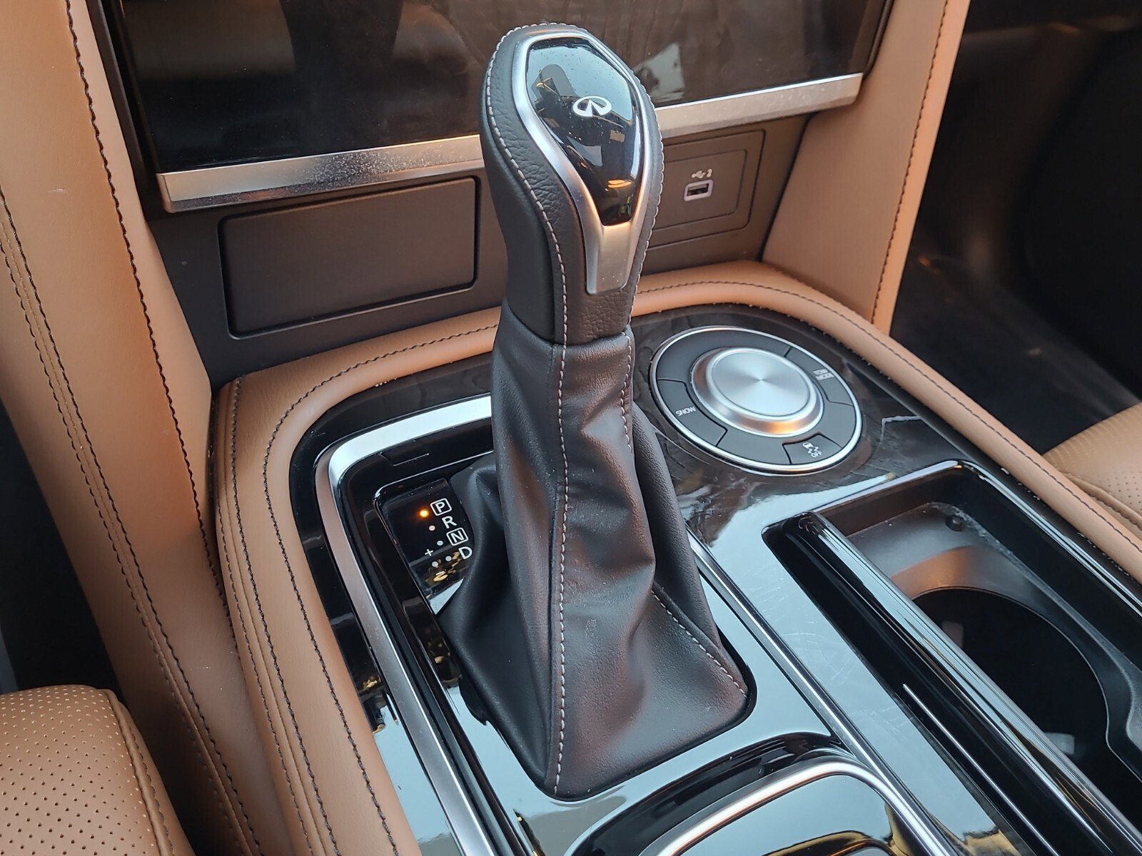 Used 2024 INFINITI QX80 Sensory image 19