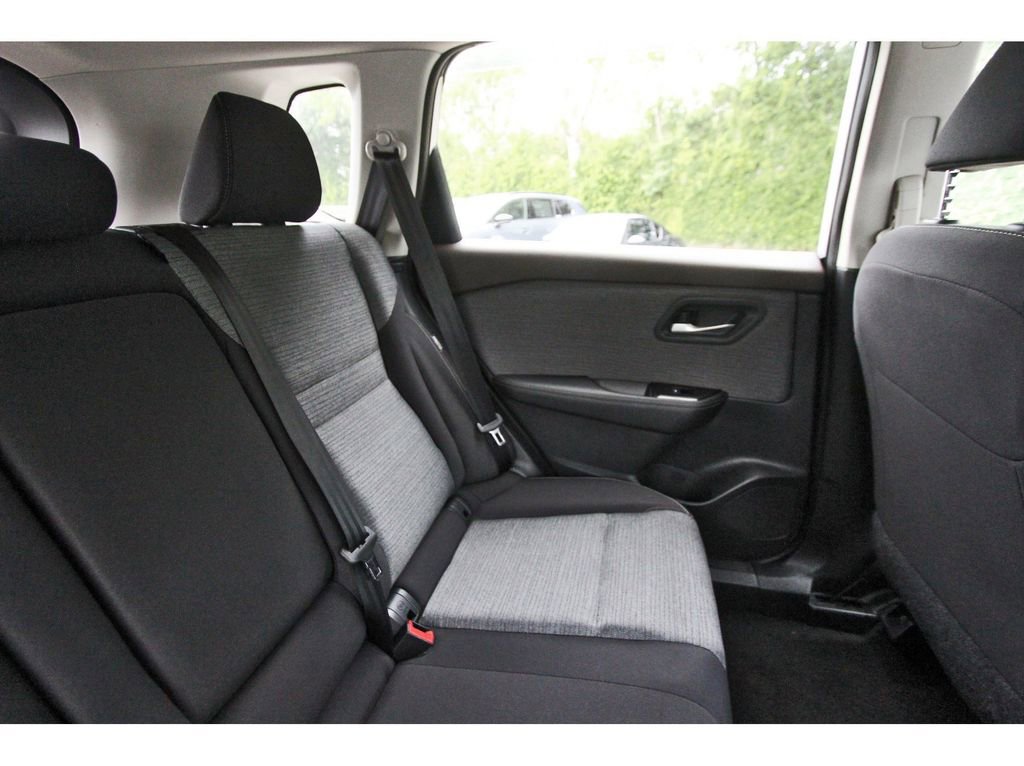 Used 2023 Nissan Rogue SV FWD image 11