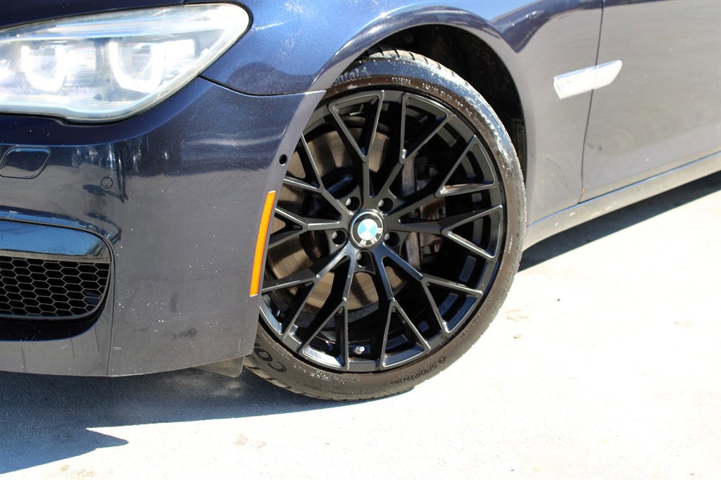 Used 2015 BMW 750i RWD image 10