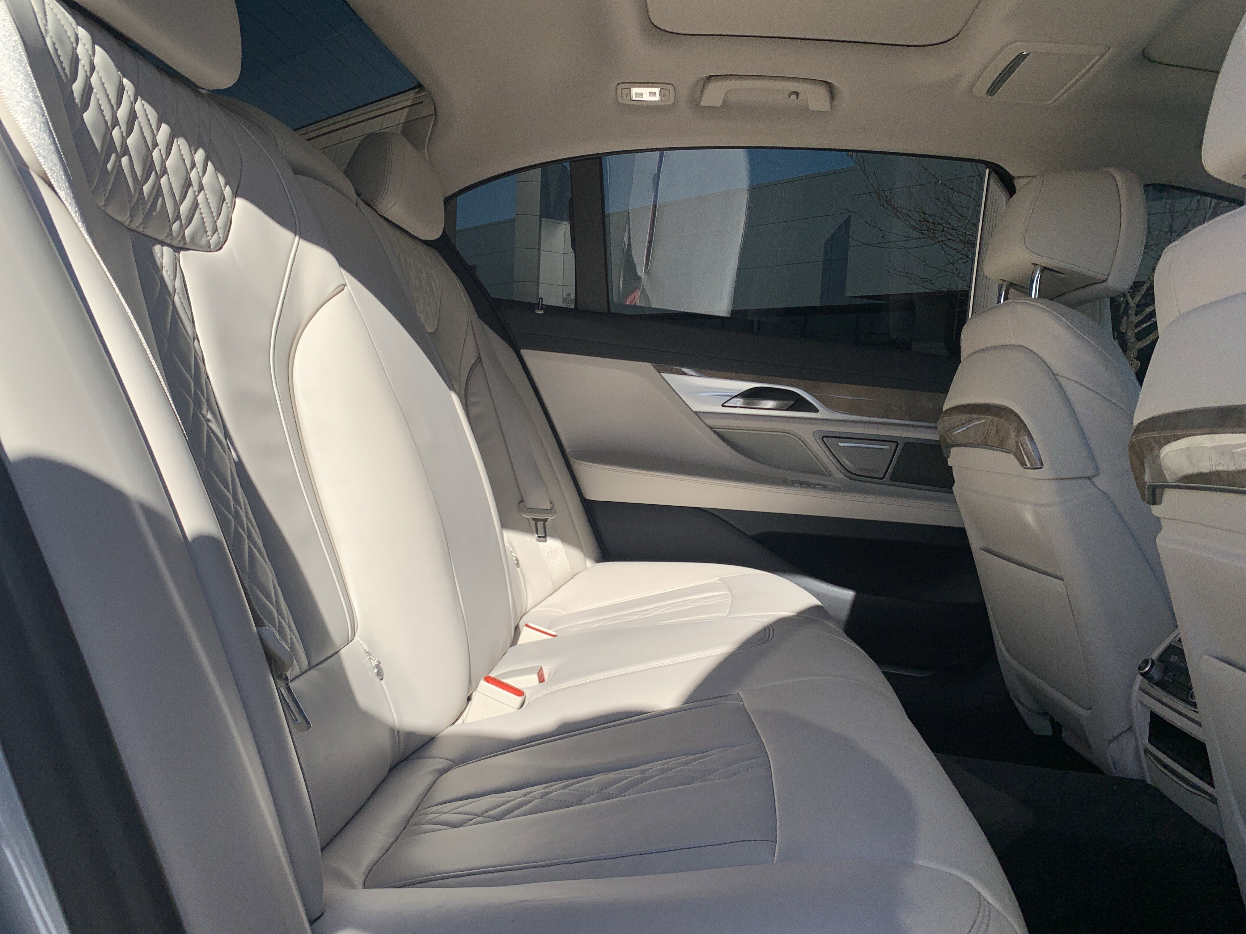 Used 2020 BMW 740i w/ Premium Package image 33