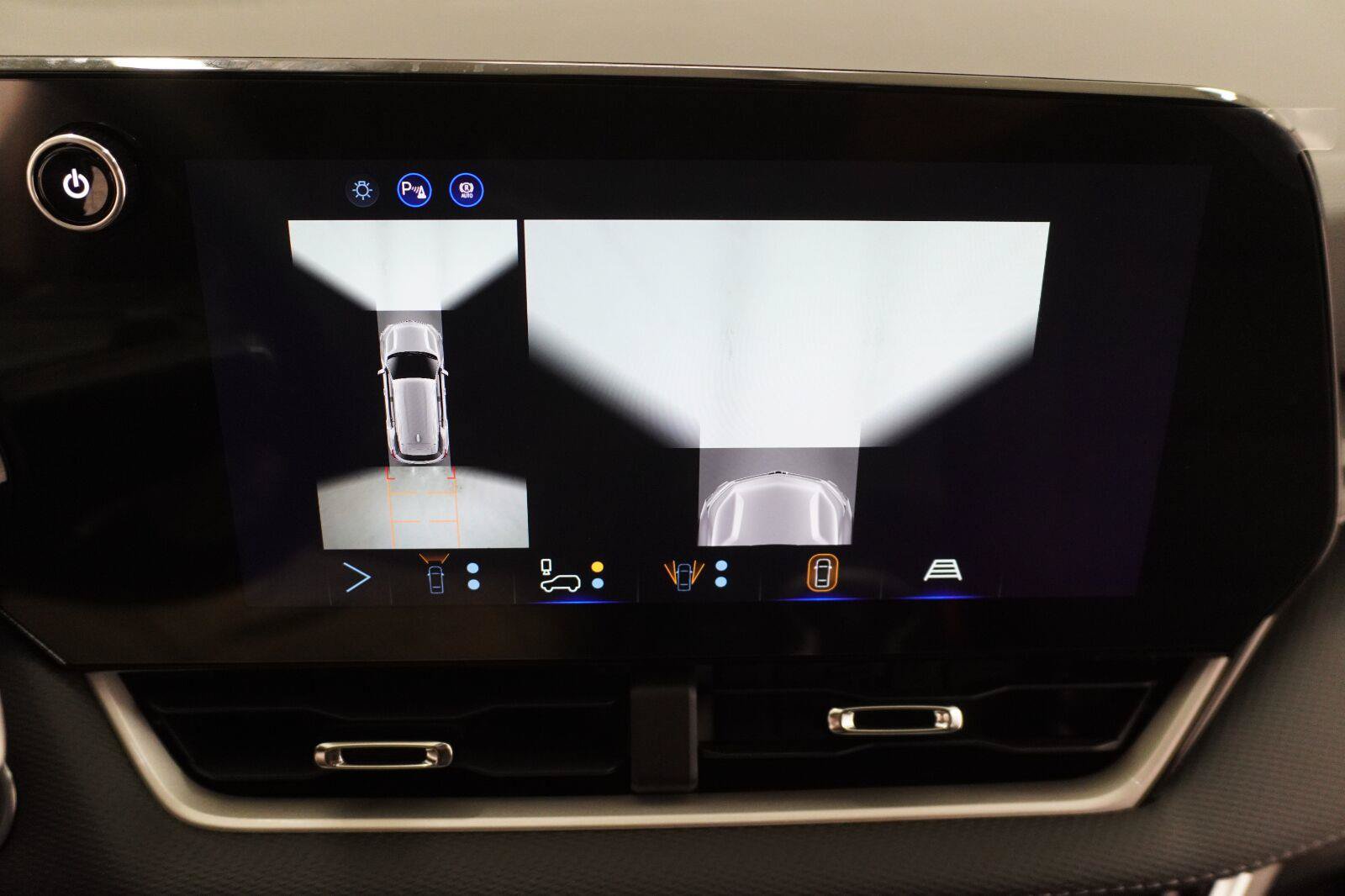 New 2027 Chevrolet Equinox LT w/ Safety and Technology Package FWD image 18