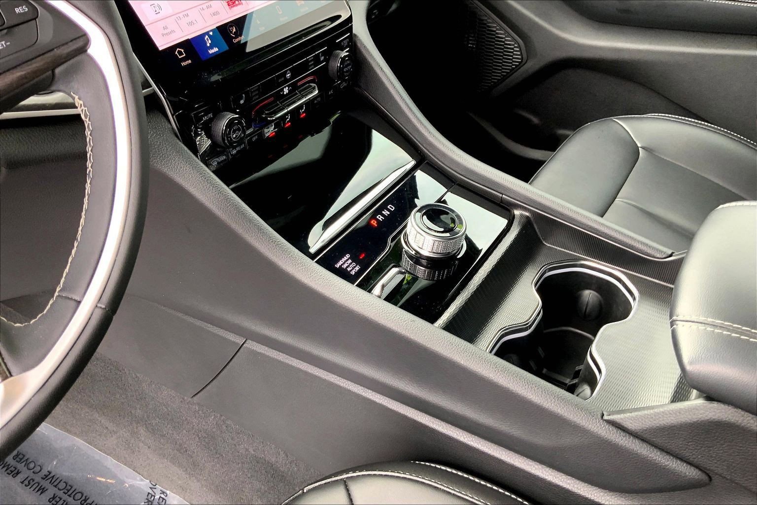 Used 2025 Jeep Grand Cherokee Limited w/ Black Appearance Package image 16