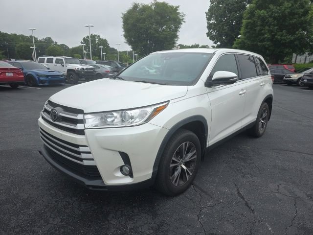 Used 2019 Toyota Highlander Plus AWD/4WD image 4