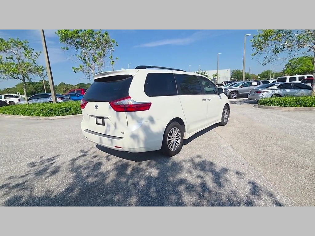 Used 2020 Toyota Sienna XLE FWD image 7