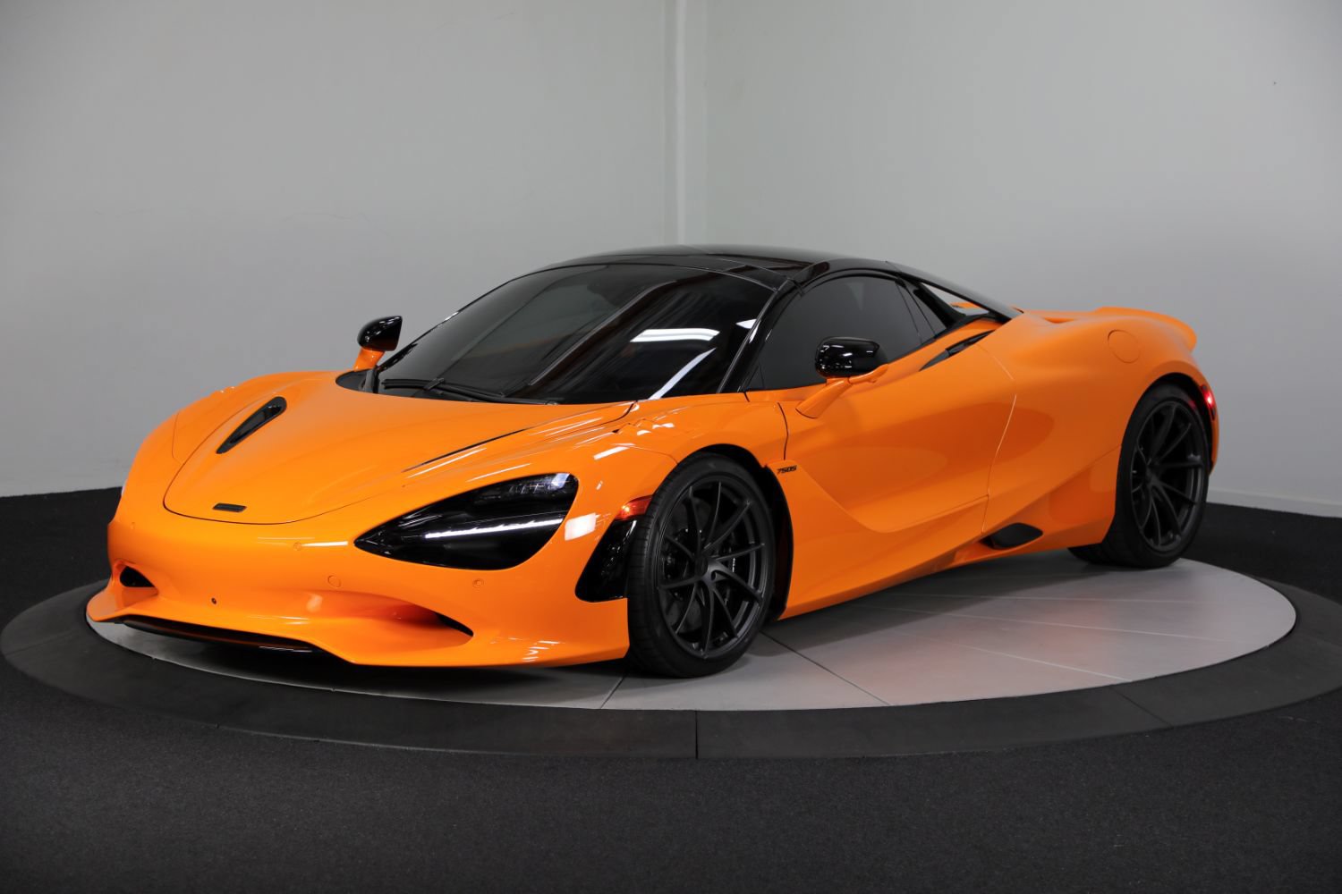 Used 2026 McLaren 750S Spider RWD image 6