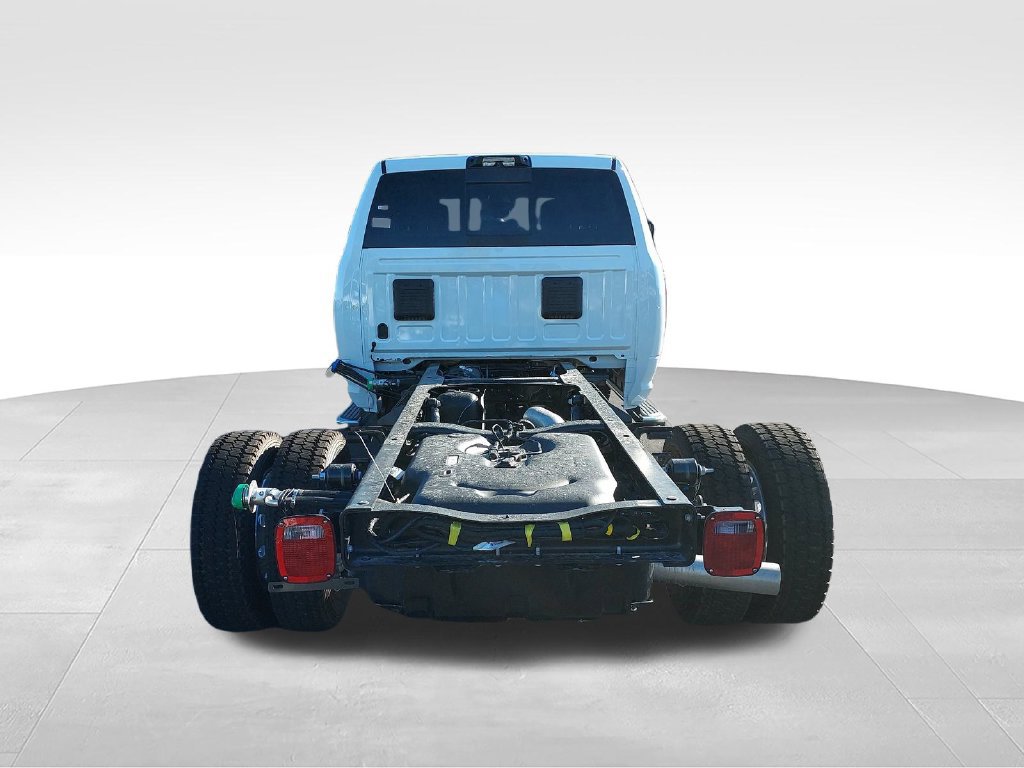 New 2027 RAM 4500 4x4 Crew Cab DRW w/ Laramie Trim Package image 4