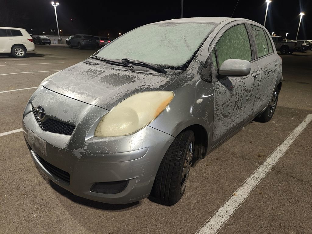 Used 2010 Toyota Yaris 4-Door Hatchback image 6