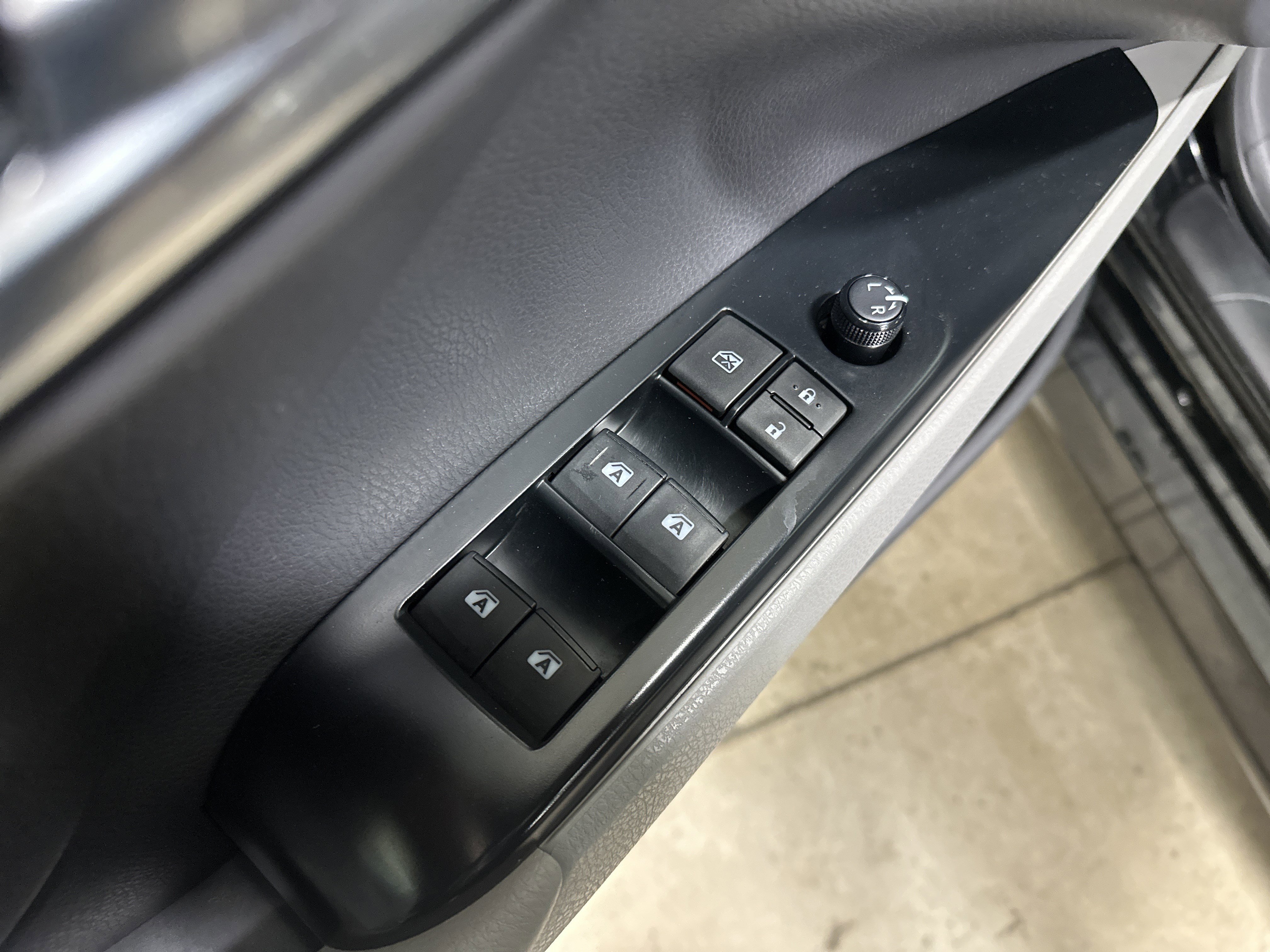 Used 2019 Toyota Camry LE image 15