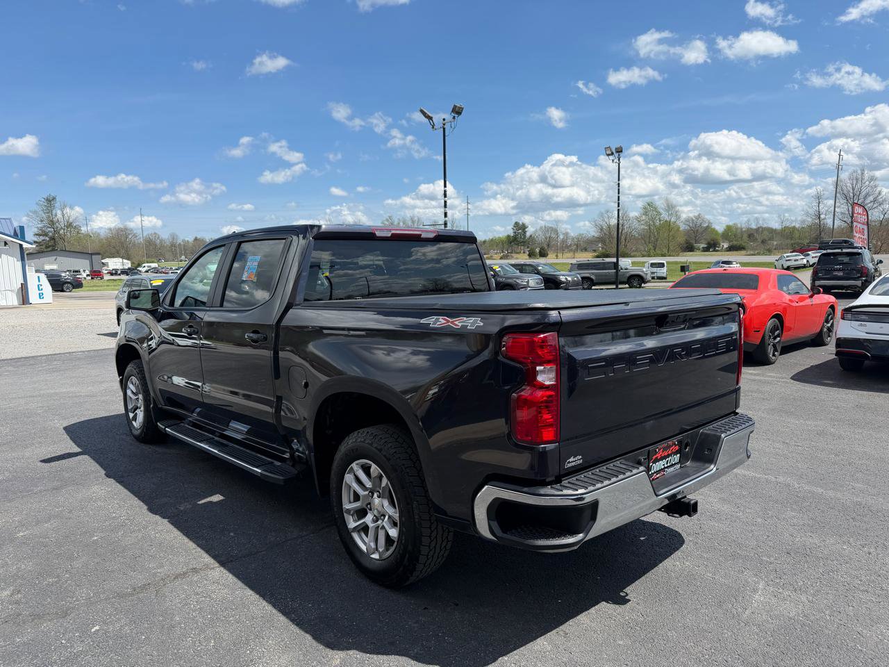 Used 2022 Chevrolet Silverado 1500 LT AWD/4WD image 7