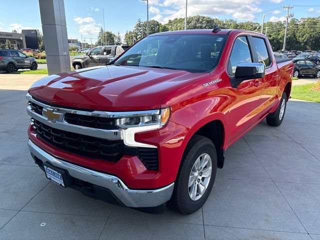 Used 2025 Chevrolet Silverado 1500 LT AWD/4WD image 3