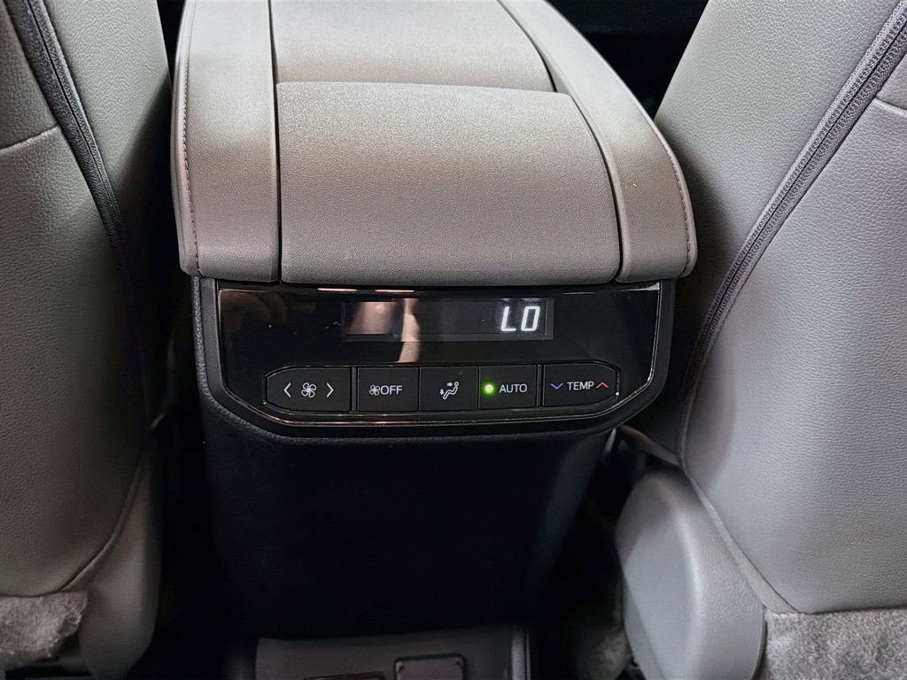 Used 2023 Toyota Highlander Limited AWD/4WD image 26