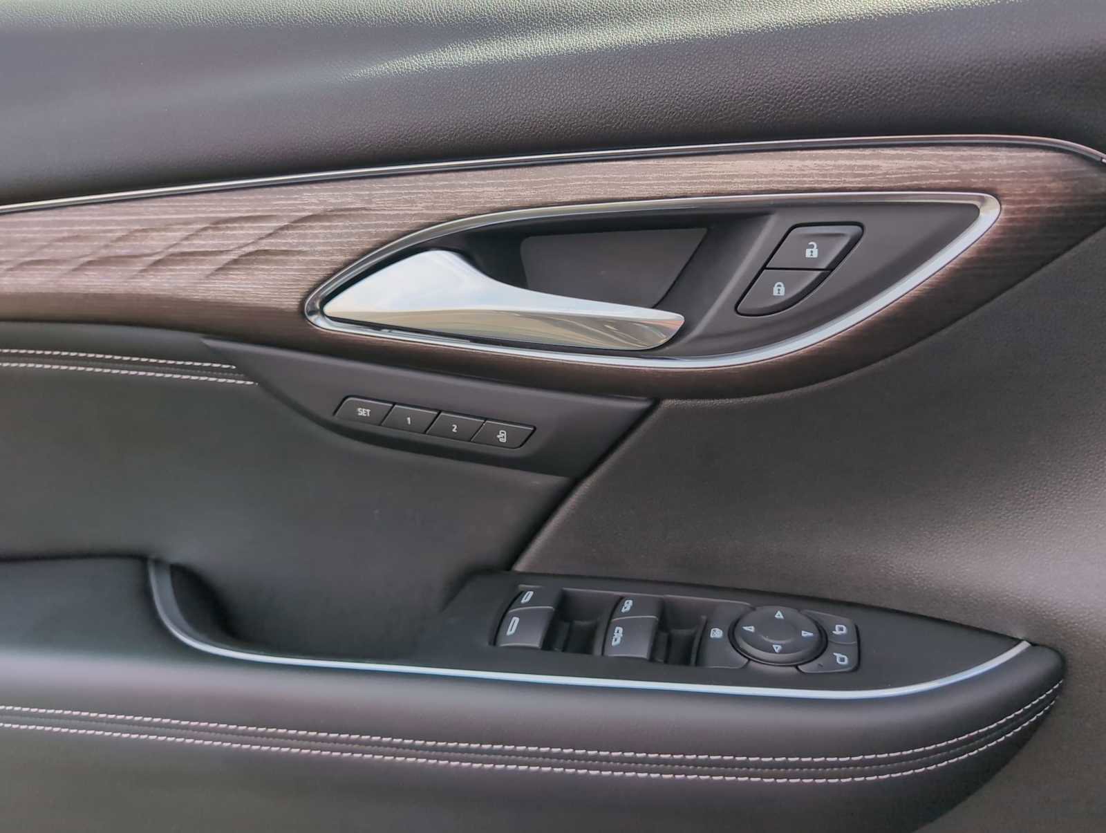 Used 2023 Buick Envision Avenir image 24