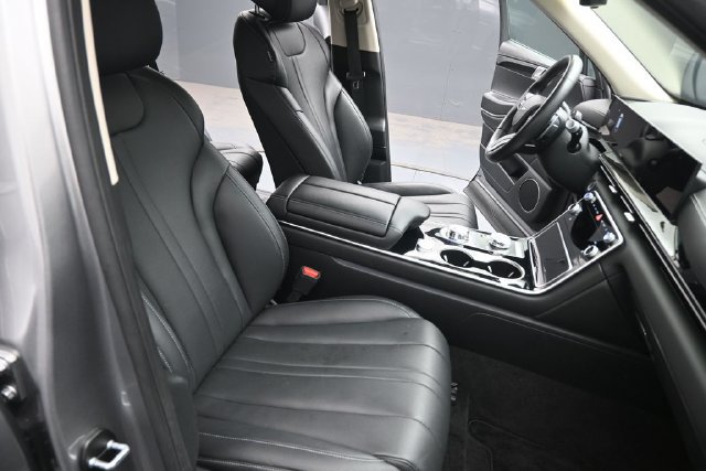 Used 2025 Genesis GV80 2.5T Standard AWD/4WD image 24