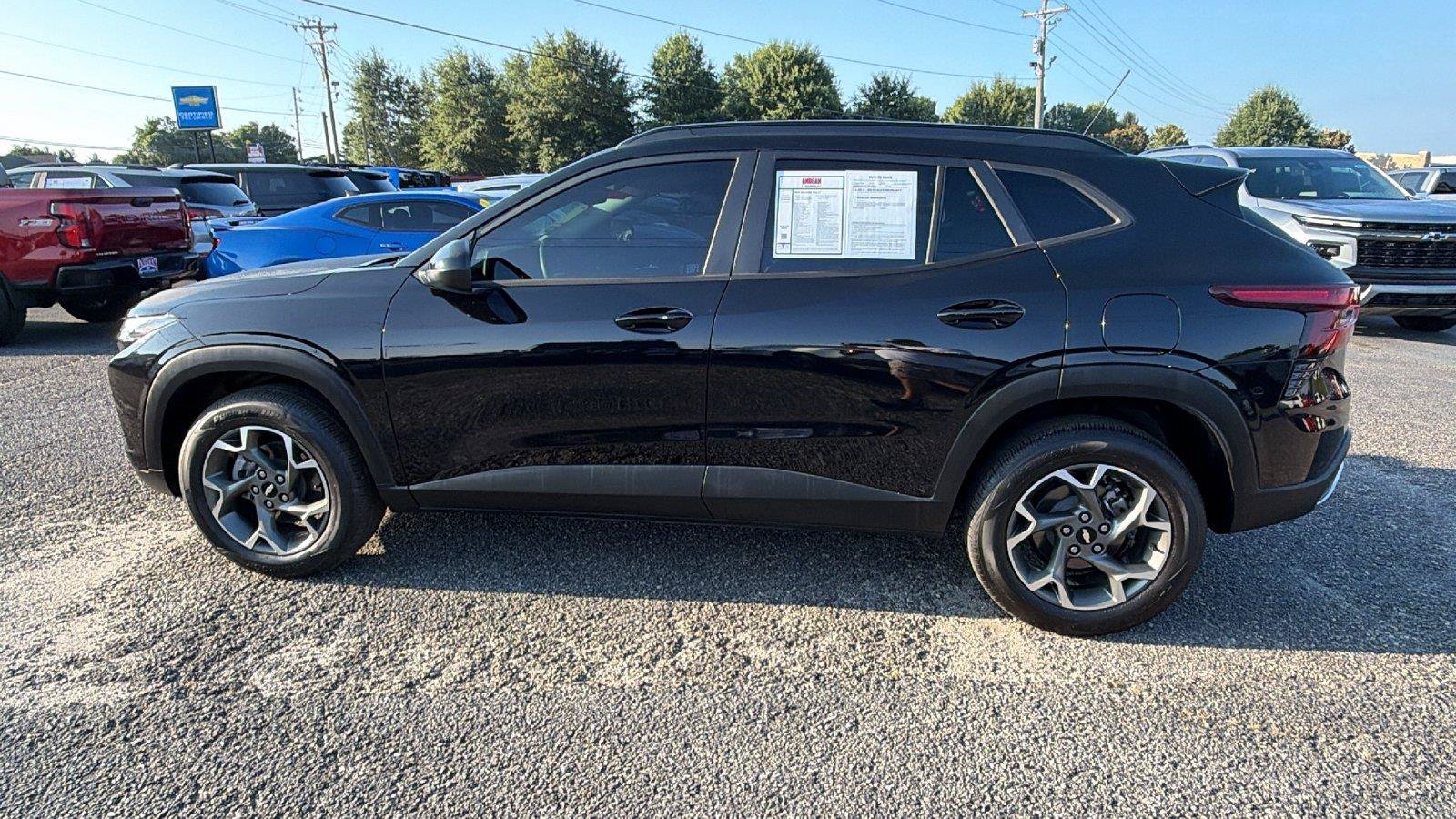 Used 2024 Chevrolet Trax LT w/ Driver Confidence Package FWD image 11