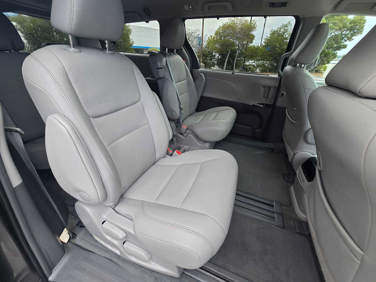 Used 2017 Toyota Sienna XLE w/ XLE Navigation Package FWD image 12