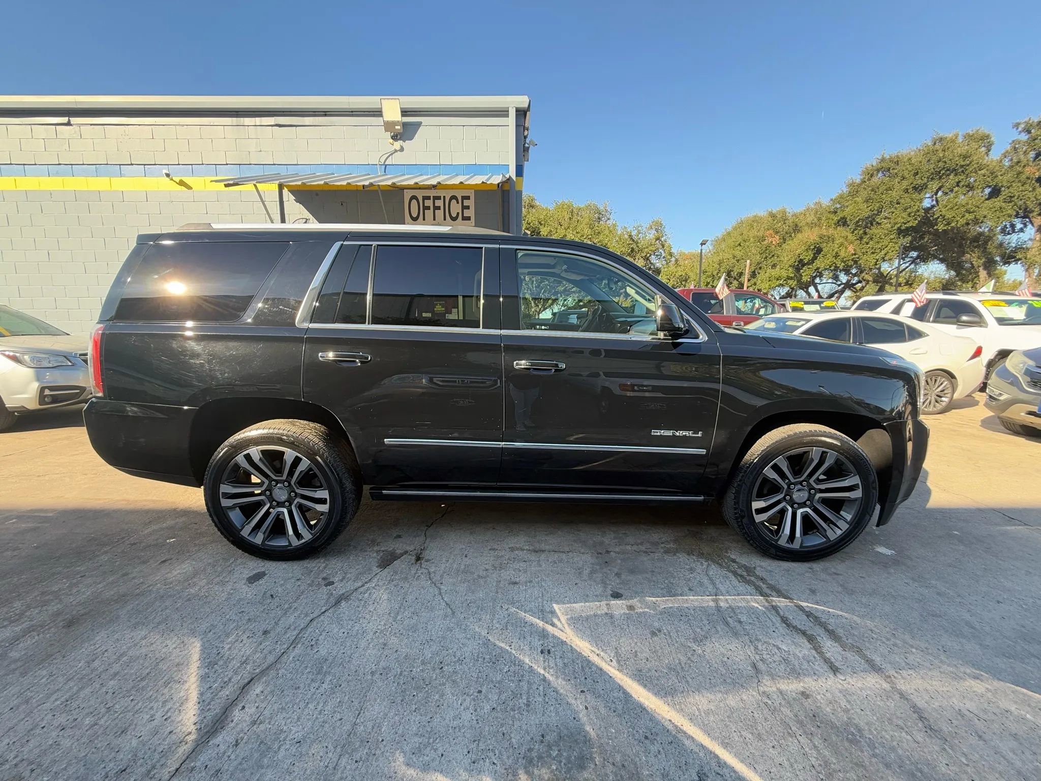 Used 2018 GMC Yukon Denali w/ Denali Ultimate Package image 8