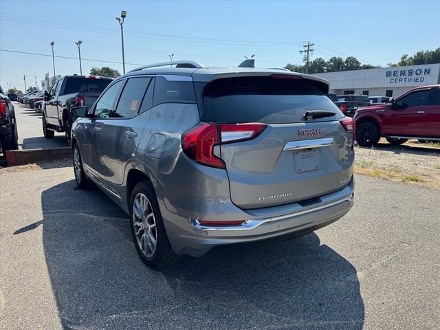 Used 2024 GMC Terrain Denali w/ Denali Premium Package AWD/4WD image 2