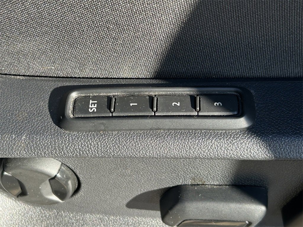 Used 2024 Volkswagen Atlas Cross Sport SEL image 31