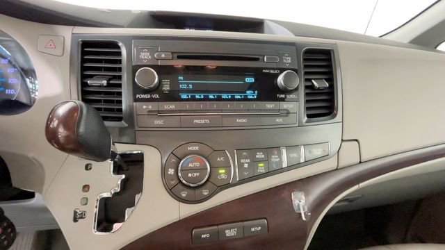 Used 2012 Toyota Sienna XLE FWD image 31