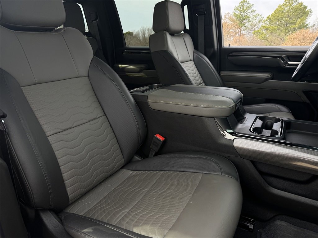 Used 2024 Chevrolet Silverado 2500 ZR2 w/ Technology Package image 28