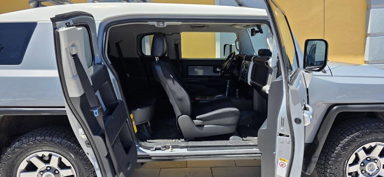 Used 2014 Toyota FJ Cruiser 4WD w/ Upgrade Package image 12