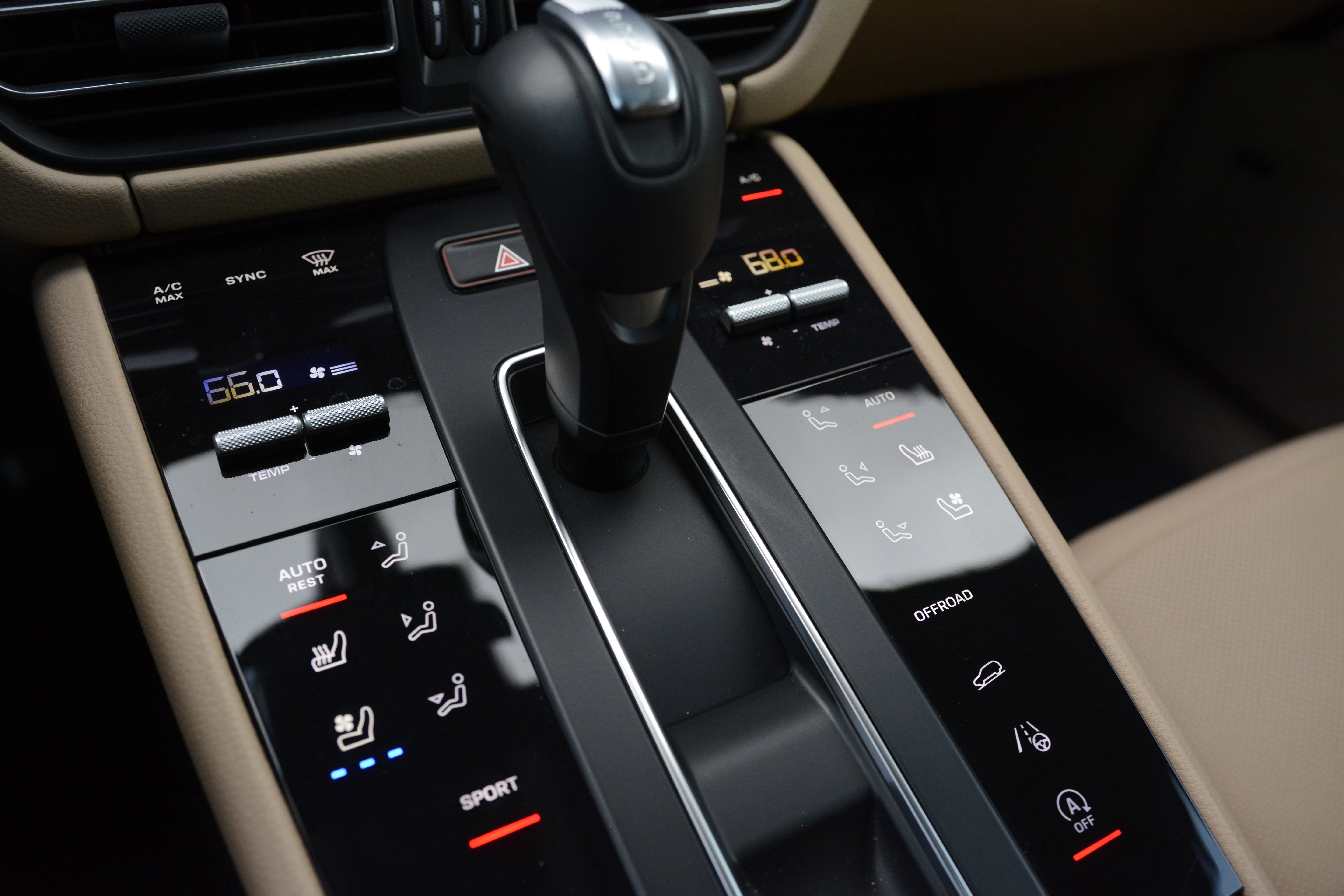 Certified 2025 Porsche Macan image 23