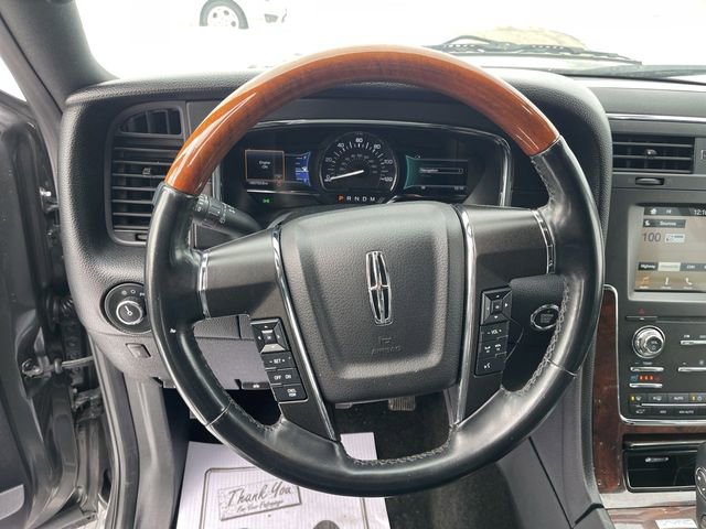 Used 2017 Lincoln Navigator Select image 14