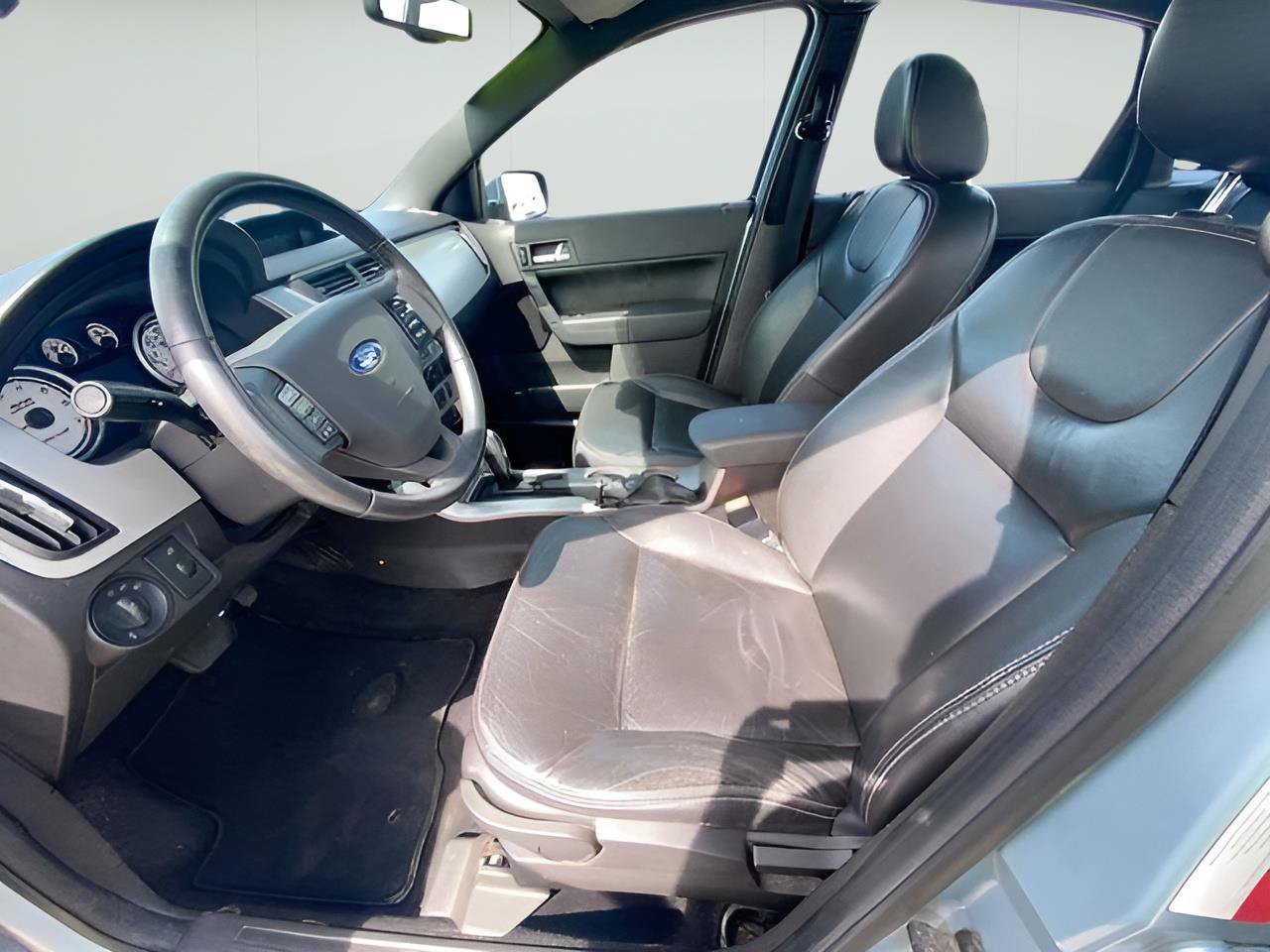 Used 2009 Ford Focus SEL FWD image 19