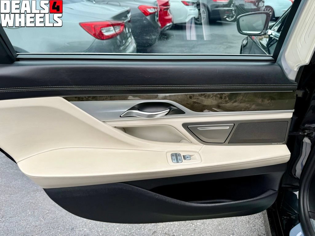Used 2018 BMW 740i RWD image 39