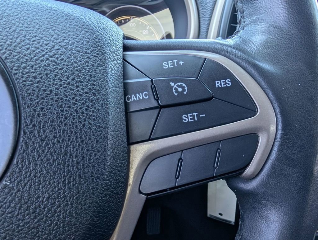 Used 2016 Jeep Cherokee Latitude w/ Cold Weather Group image 28