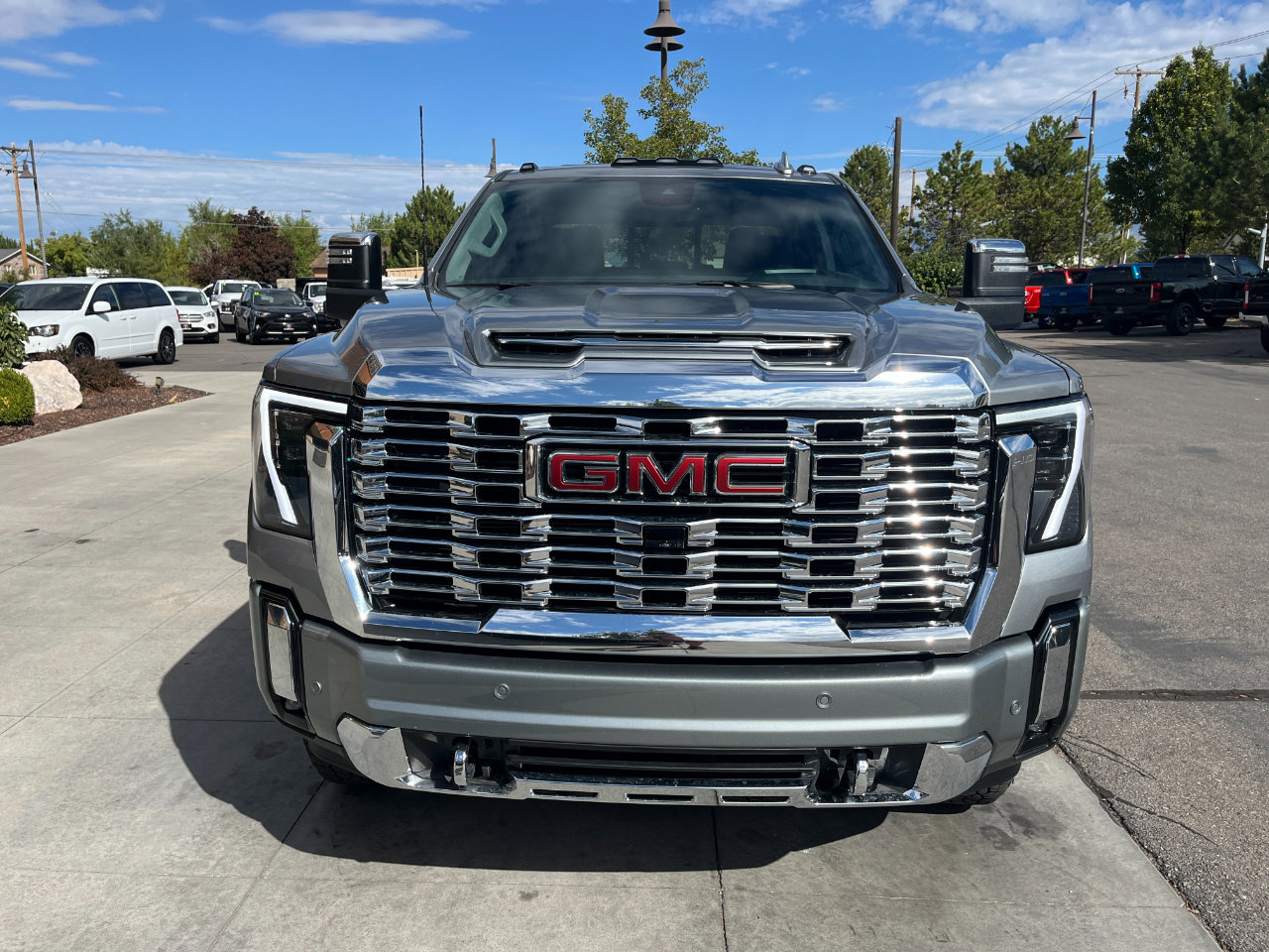 Used 2025 GMC Sierra 3500 Denali w/ Denali Reserve Package image 8