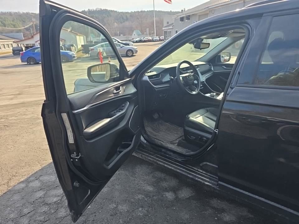 Used 2022 Jeep Grand Cherokee L Limited w/ Black Appearance Package image 14