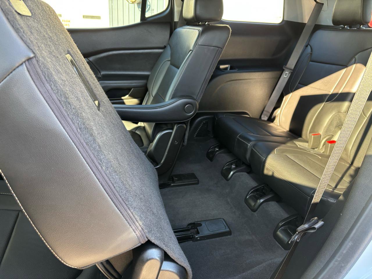 Used 2023 GMC Acadia SLT w/ Elevation Edition image 22