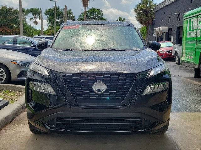 Used 2023 Nissan Rogue SV w/ SV Premium B Package FWD image 2