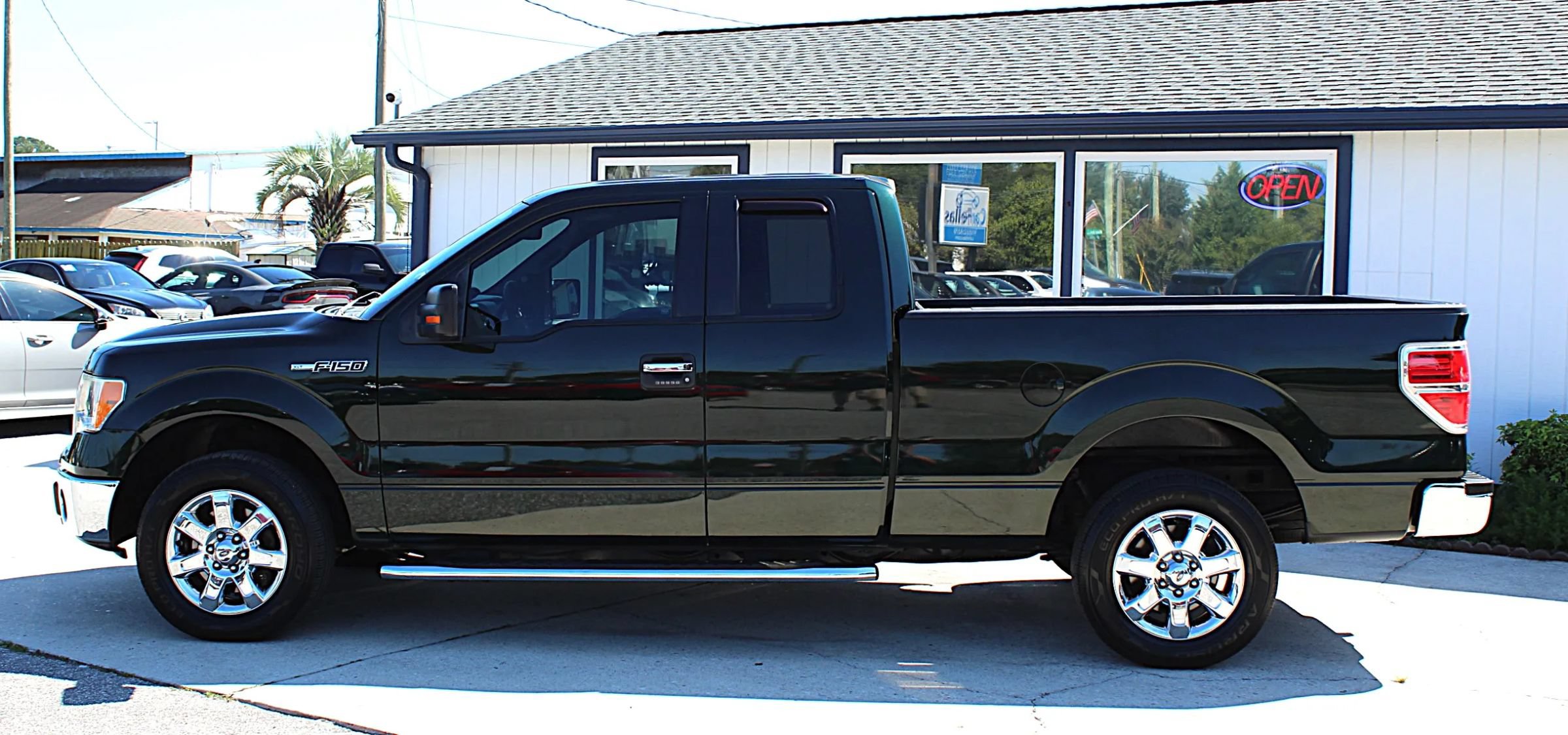 Used 2014 Ford F150 XLT w/ XLT Chrome Package RWD image 2