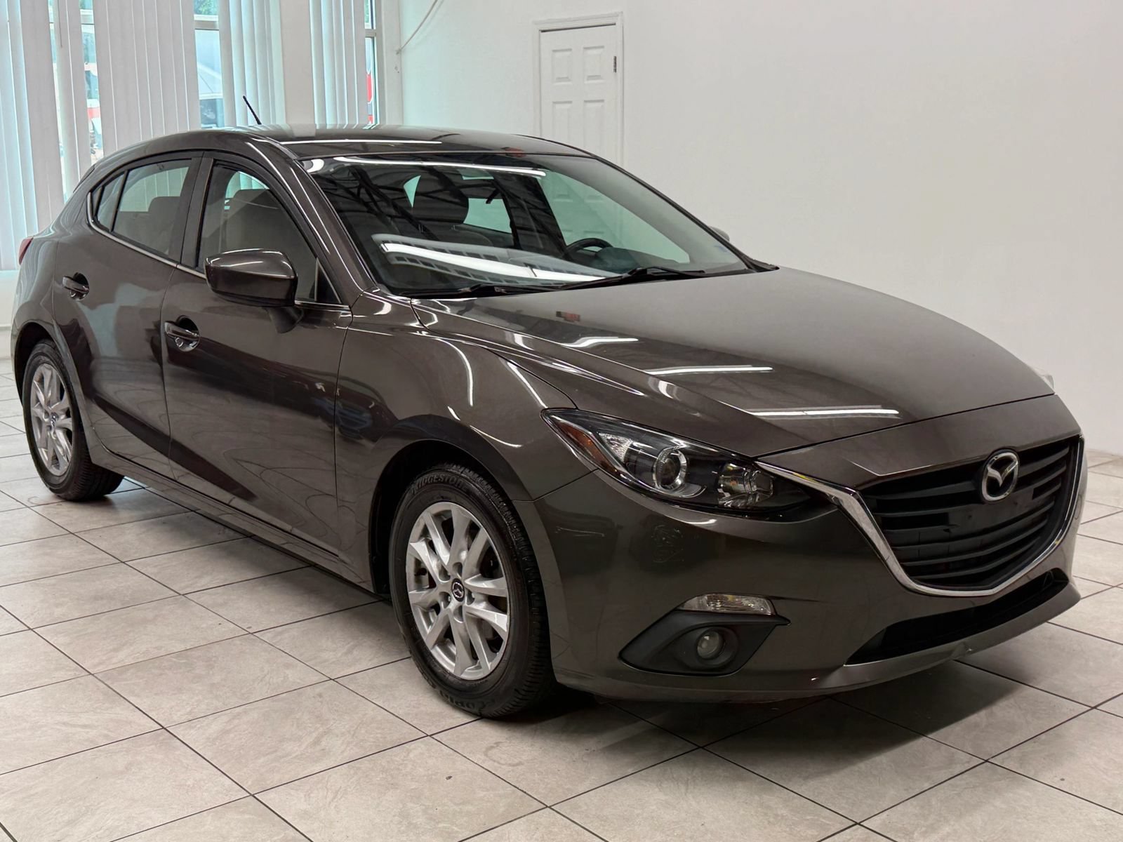 Used 2015 MAZDA MAZDA3 i Touring FWD image 1