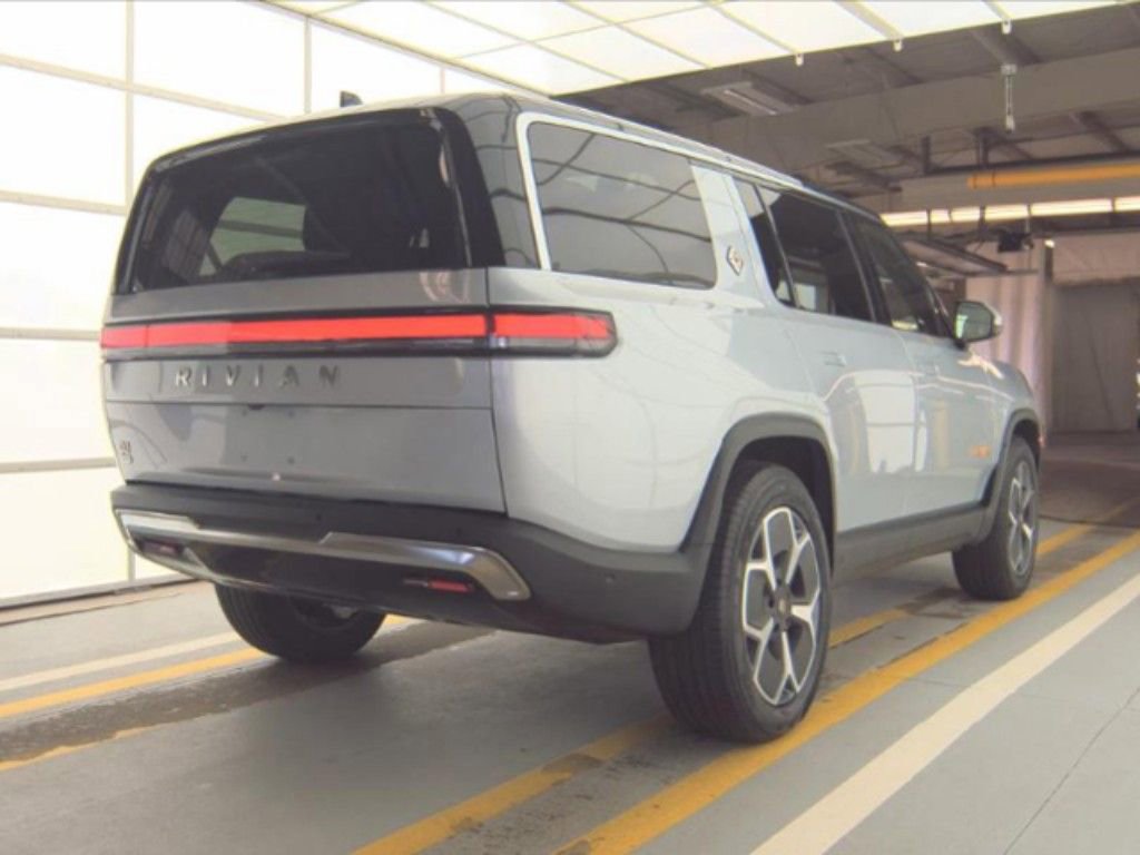 Used 2024 Rivian R1S Adventure AWD/4WD image 3