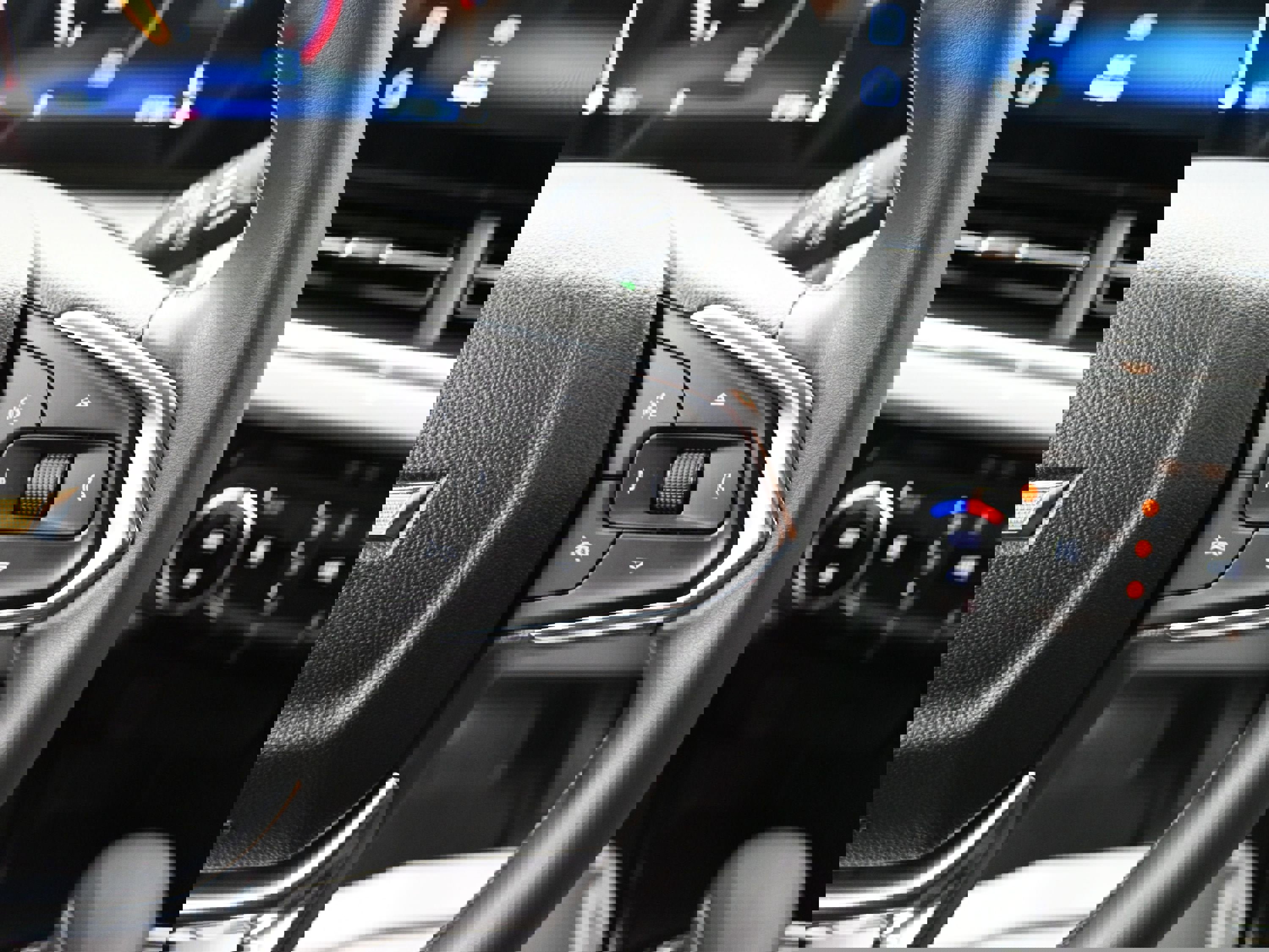 Used 2025 Chevrolet Trax LT w/ LT Convenience Package image 13