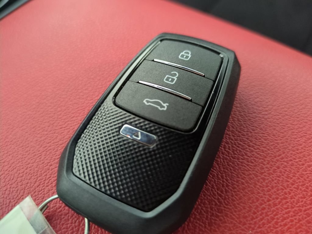 Used 2024 Chevrolet Blazer EV RS RWD image 38