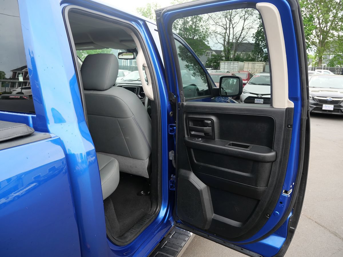 Used 2018 RAM 1500 Express AWD/4WD image 31