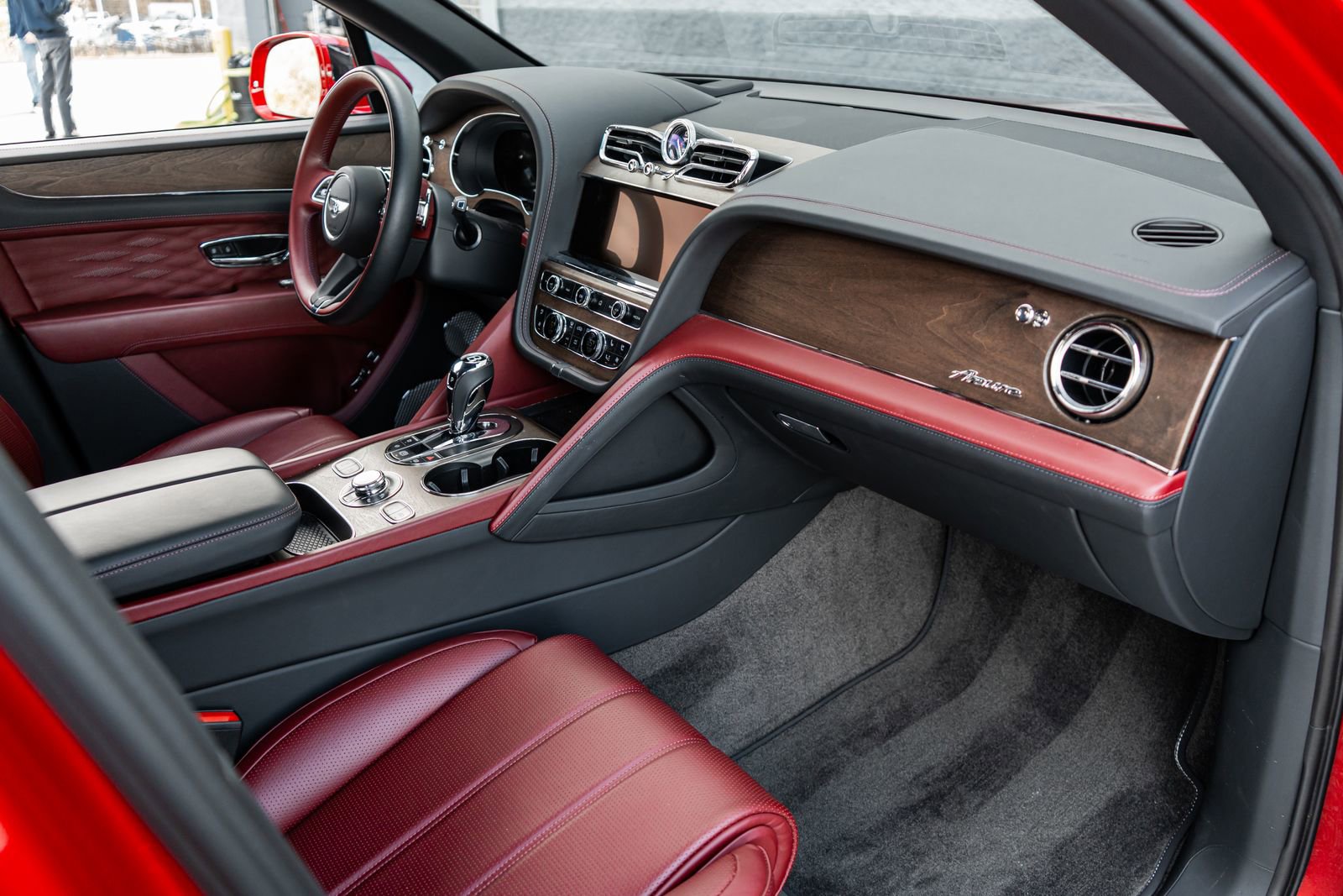 Used 2024 Bentley Bentayga Extended Wheelbase image 2