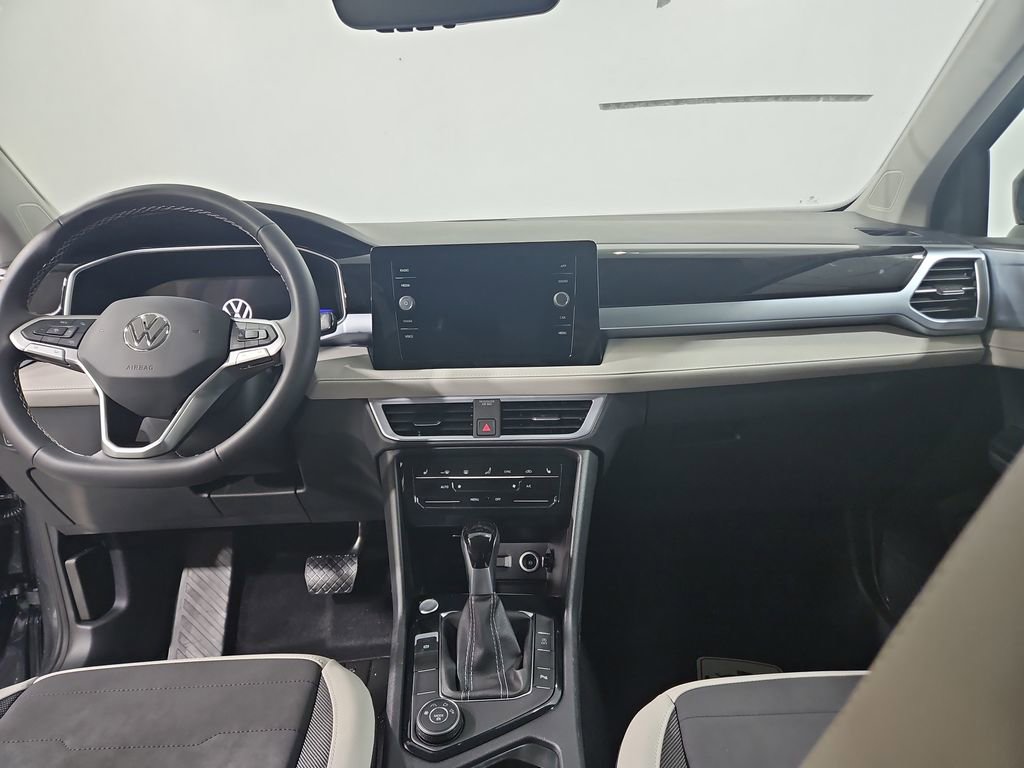 New 2026 Volkswagen Taos SE image 17