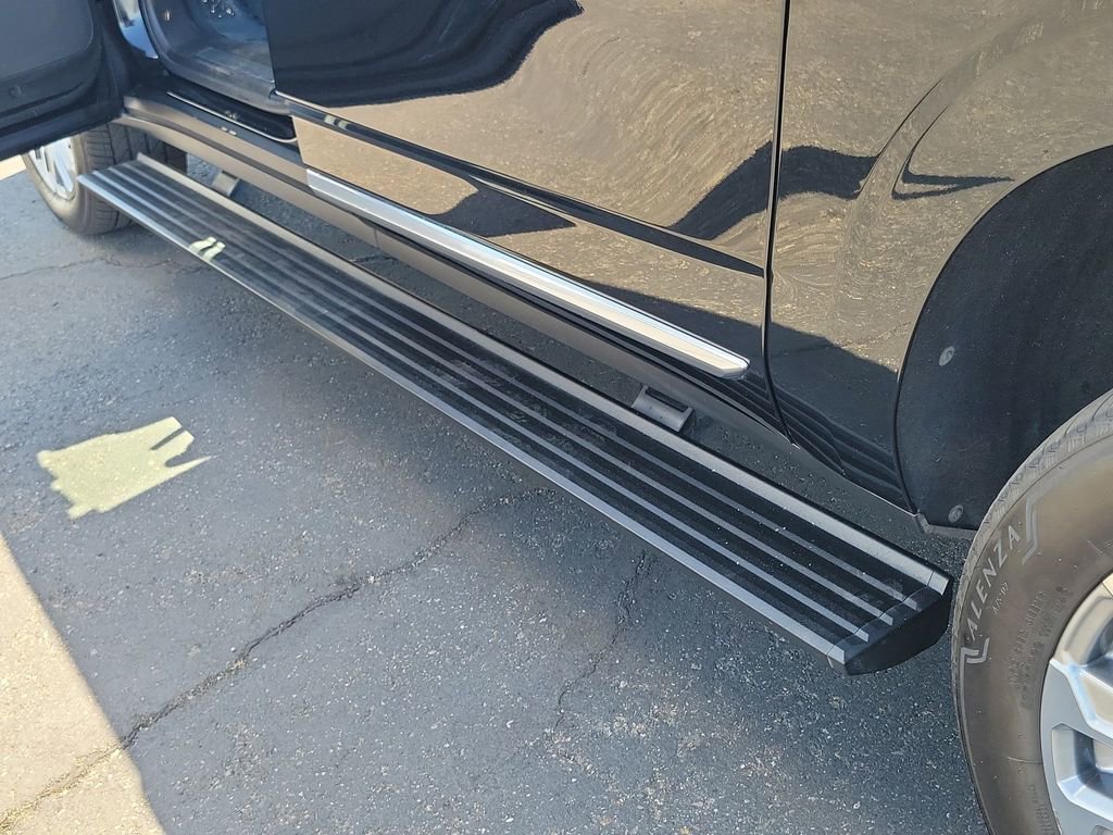 Used 2021 GMC Yukon XL Denali w/ Denali Premium Package image 36