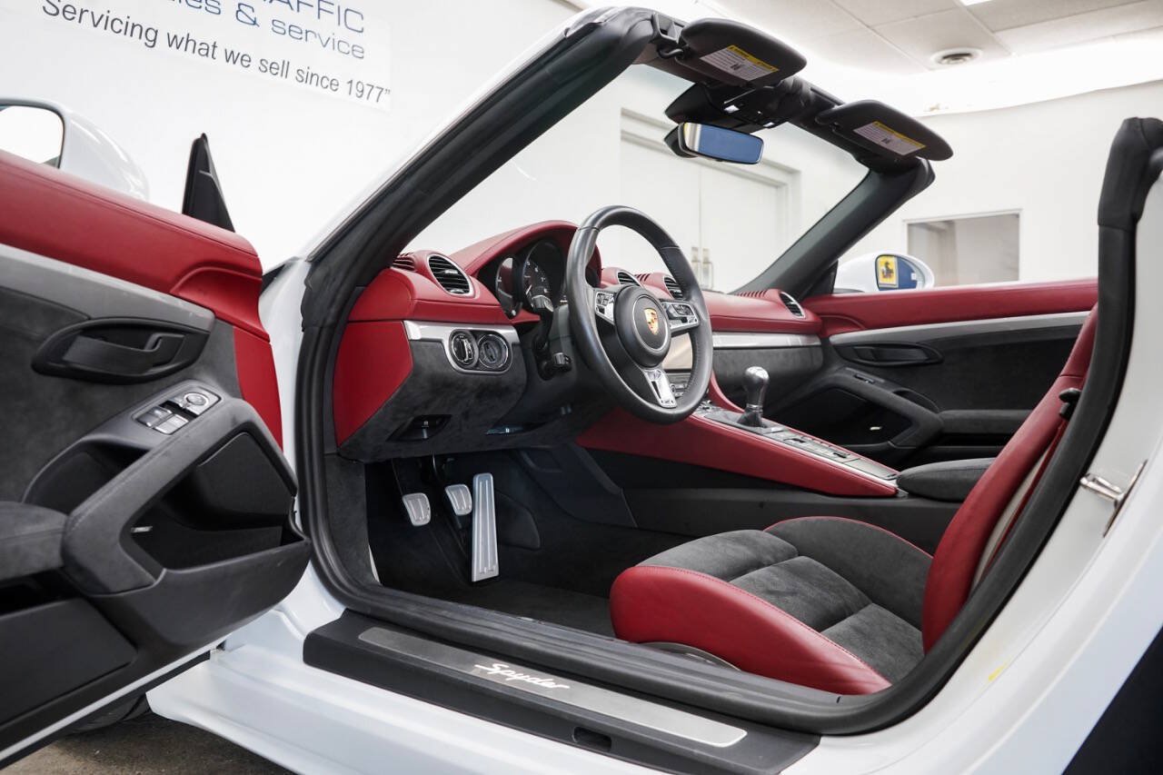 Used 2020 Porsche 718 Boxster Spyder RWD image 62
