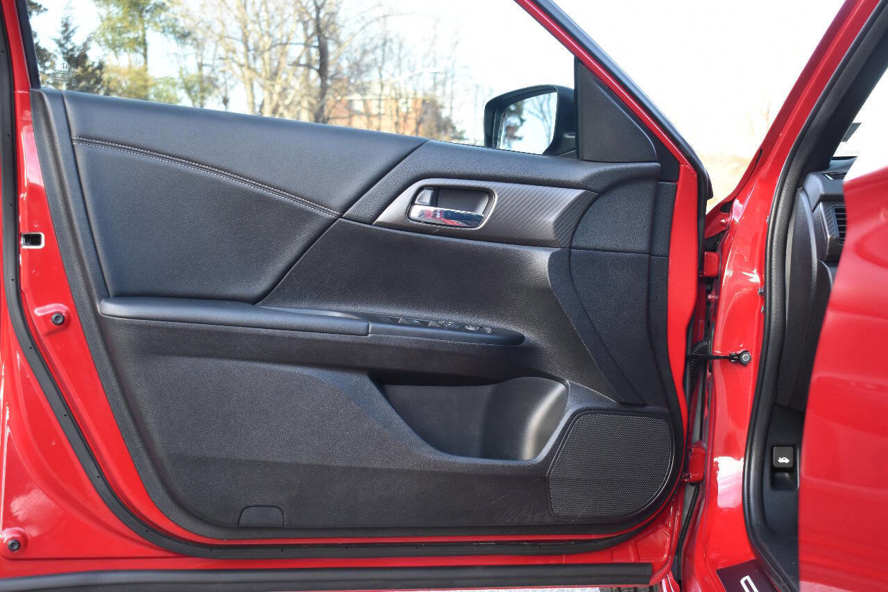 Used 2016 Honda Accord Sport image 8