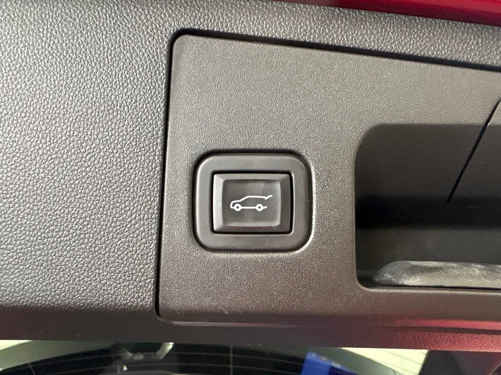 Used 2021 Cadillac XT4 Premium Luxury w/ Enhanced Visibility Package AWD/4WD image 31