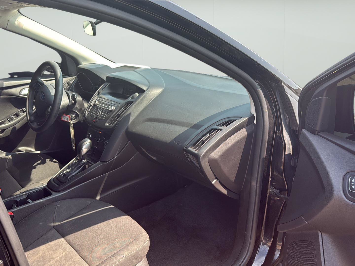 Used 2018 Ford Focus SE FWD image 16